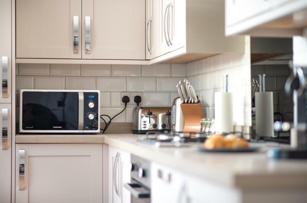 Morley Cottage - Modern 3 Bedroom, 2 Bathroom House With Garden In Southsea, Портсмът Екстериор снимка