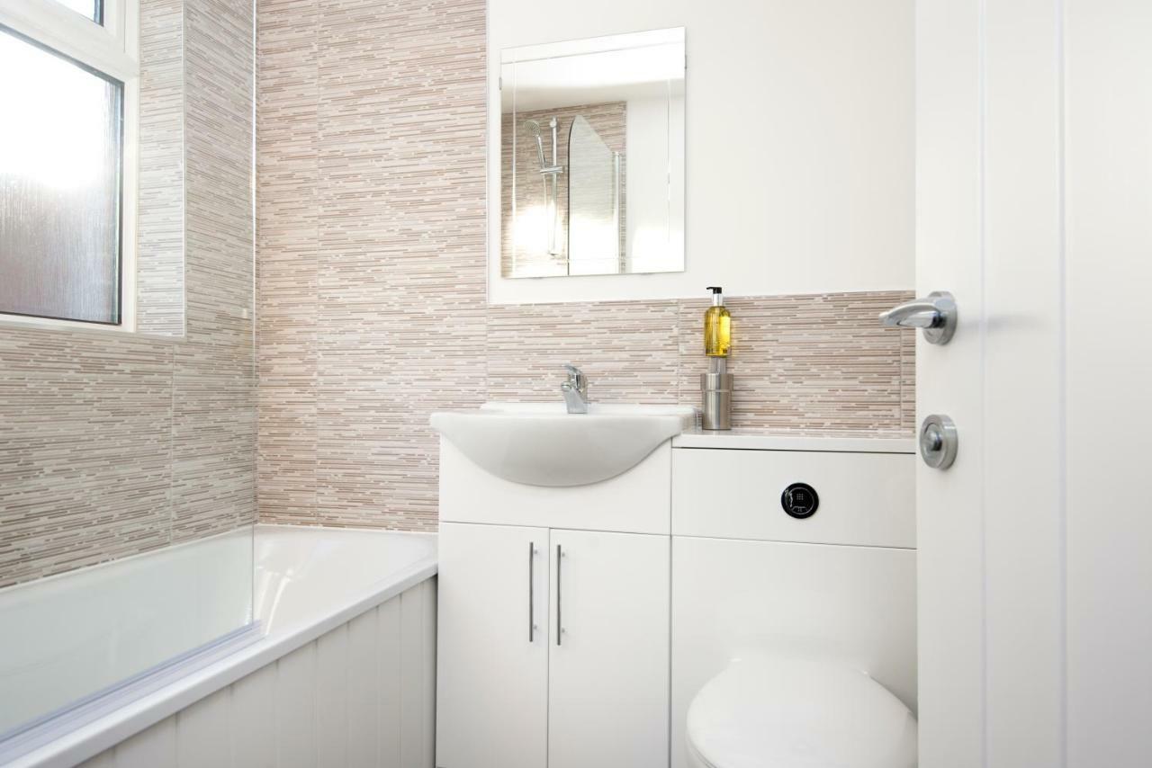 Morley Cottage - Modern 3 Bedroom, 2 Bathroom House With Garden In Southsea, Портсмът Екстериор снимка